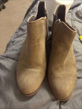 Women’s Suede Chelsea Boots - Tan